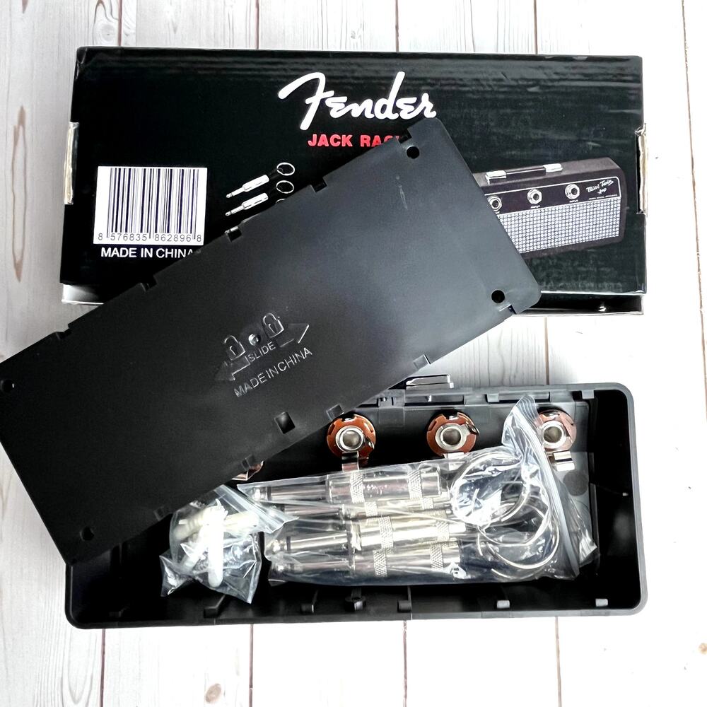 Fender Guitar Jack Rack Wall Mount Key Rack Mini Amp Design 4 Keychains Boxed - Picture 4 of 5